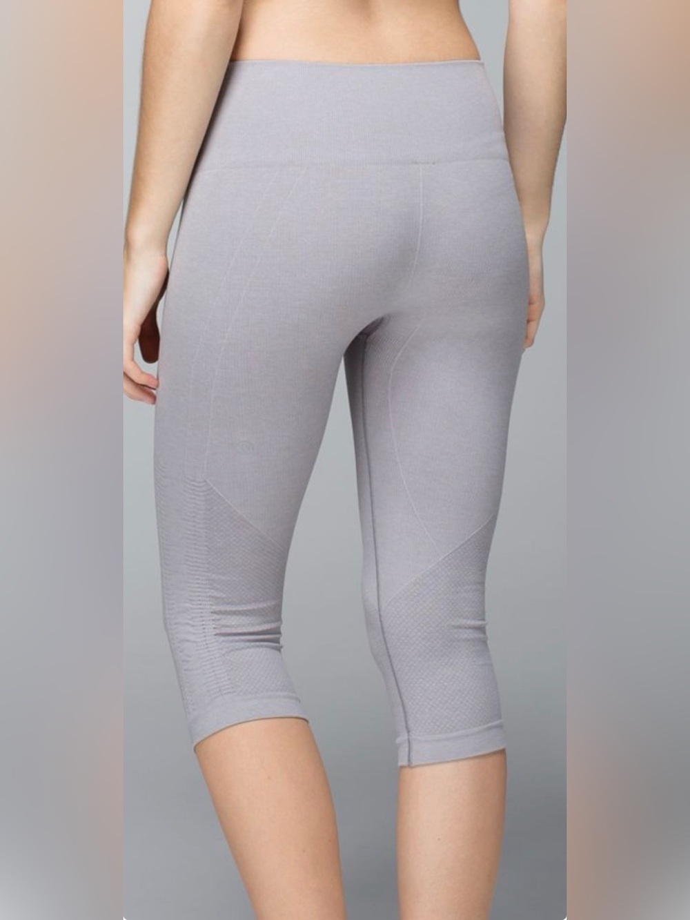 LULULEMON “ IN THE FLOW GREY CROPS - Picture 6 of 6